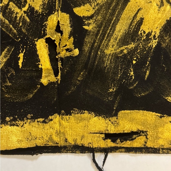 Distressed Hand-Painted Crown Smiley Graphic Tee - Picture 7 of 8